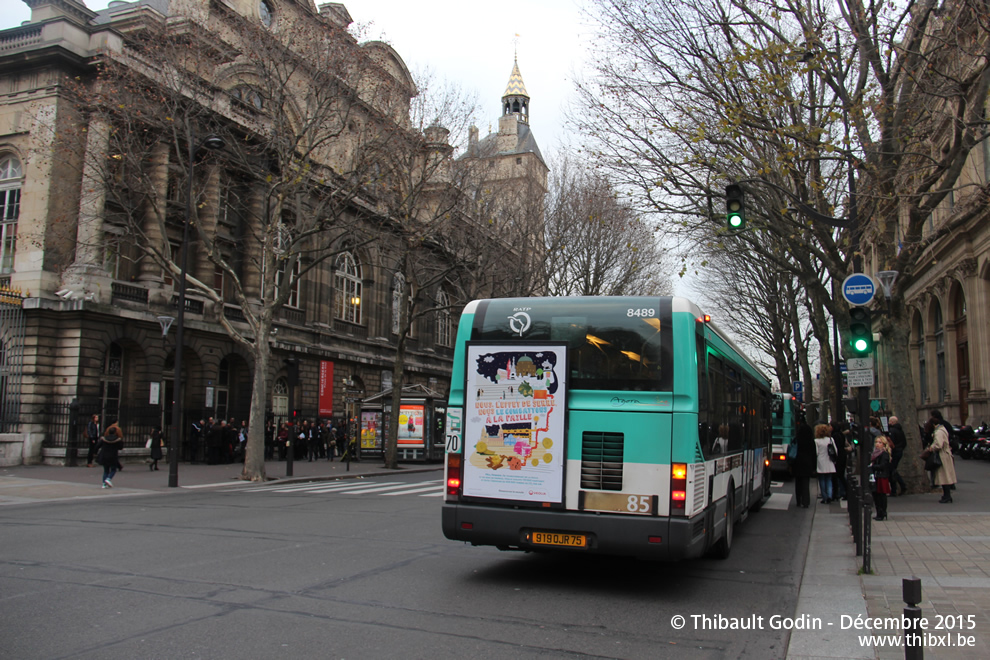 Bus 8489 (919 QJR 75) sur la ligne 85 (RATP) à Cité (Paris)