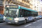 8483 (106 QJH 75) sur la ligne 85 (RATP) à Barbès - Rochechouart (Paris)