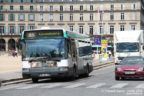 Bus 8495 (893 QJR 75) sur la ligne 85 (RATP) à Louvre - Rivoli (Paris)