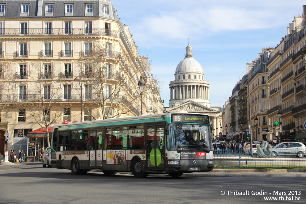 Bus 8257 (643 PWW 75) sur la ligne 85 (RATP) à Luxembourg (Paris)