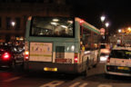 Bus 8496 (128 QJW 75) sur la ligne 85 (RATP) à Saint-Michel (Paris)