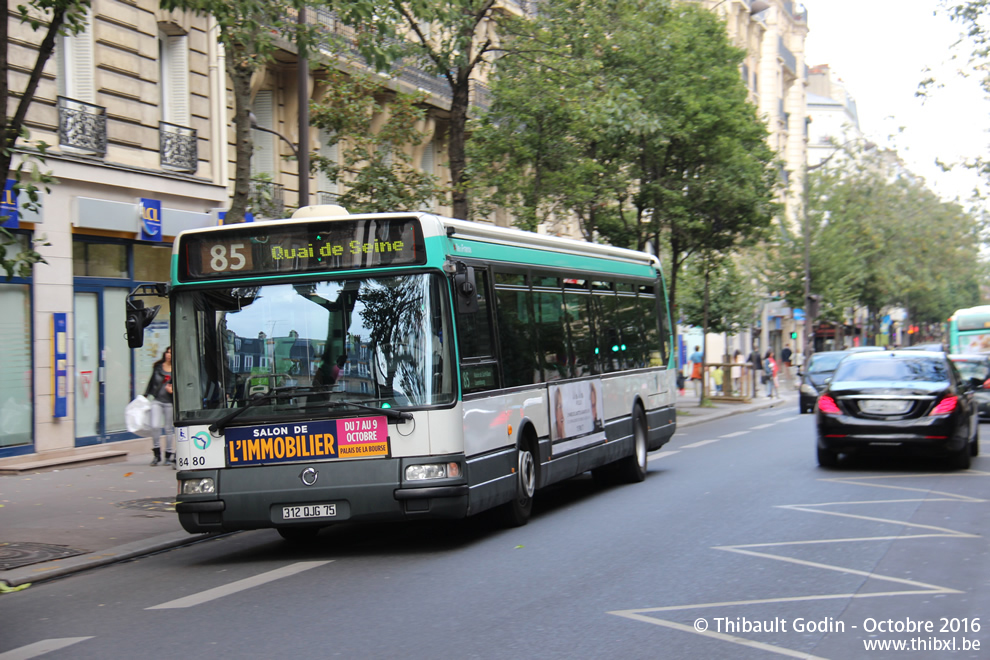 Bus 8480 (312 QJG 75) sur la ligne 85 (RATP) à Jules Joffrin (Paris)