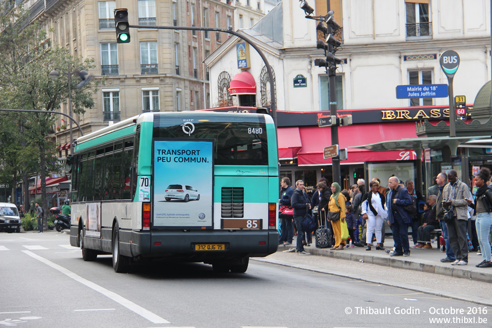 Bus 8480 (312 QJG 75) sur la ligne 85 (RATP) à Jules Joffrin (Paris)