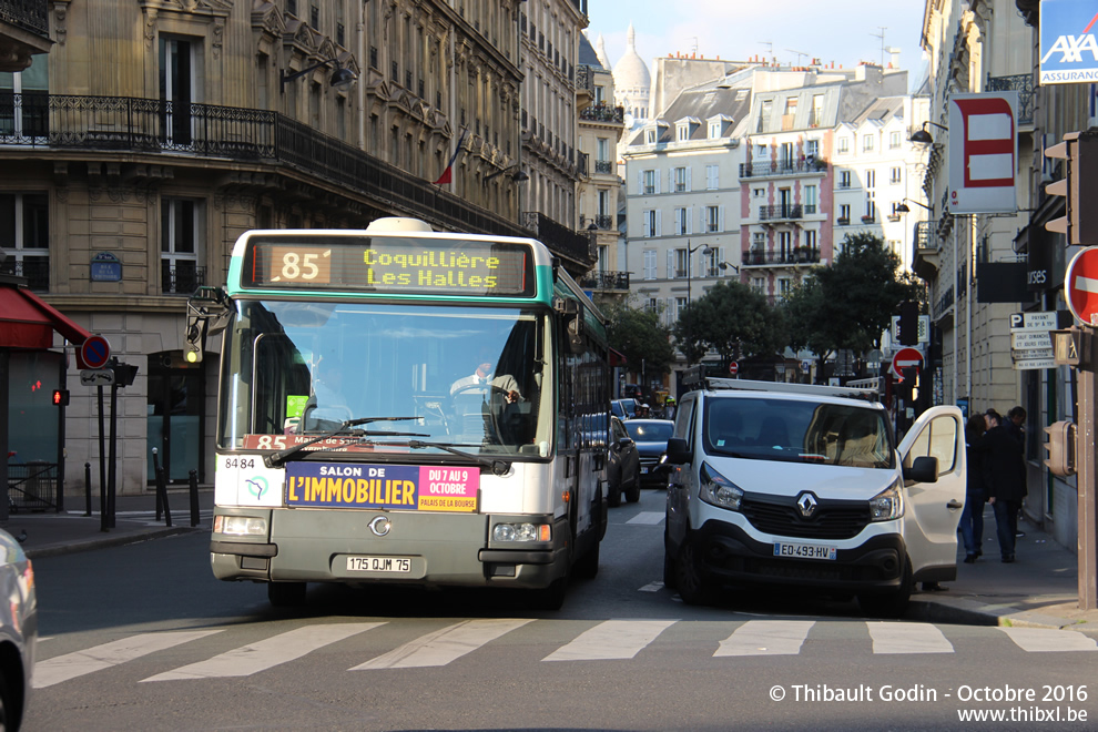 Bus 8484 (175 QJM 75) sur la ligne 85 (RATP) à Le Peletier (Paris)