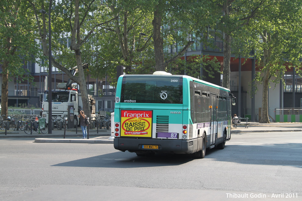 Bus 3100 (666 QWD 75) sur la ligne 87 (RATP) à Institut du Monde Arabe (Paris)