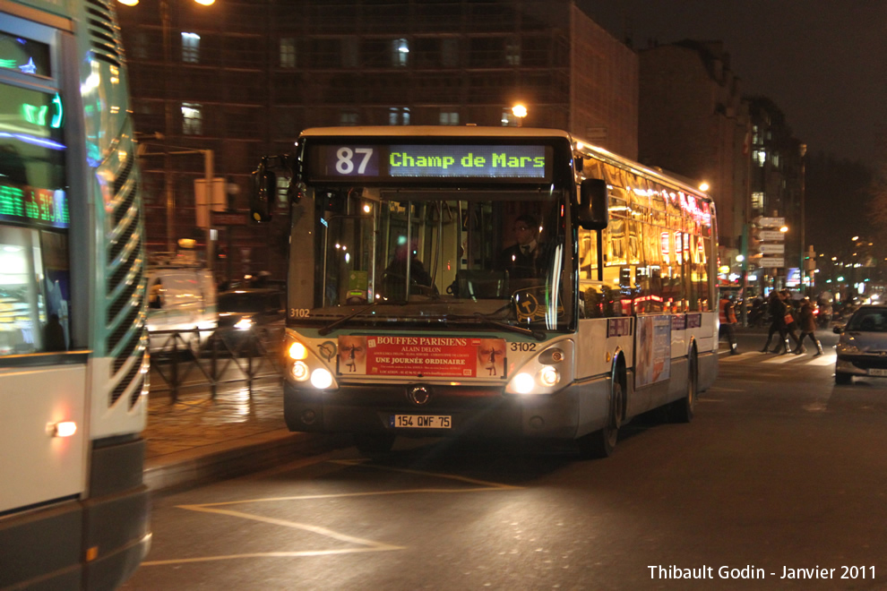 Bus 3102 (154 QWF 75) sur la ligne 87 (RATP) à Gare de Lyon (Paris)