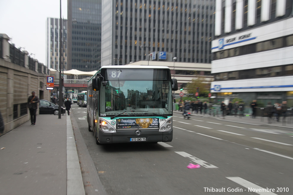 Bus 3109 (673 QWD 75) sur la ligne 87 (RATP) à Gare de Lyon (Paris)