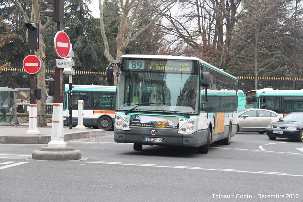 Bus 3071 (613 QVF 75) sur la ligne 89 (RATP) à Luxembourg (Paris)