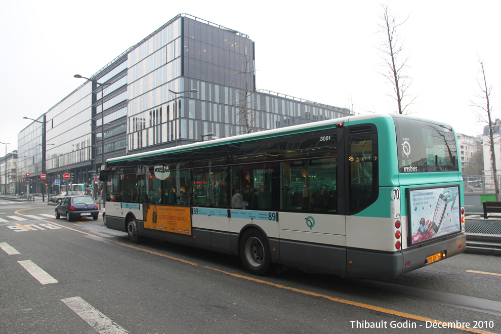 Bus 3061 (589 QVF 75) sur la ligne 89 (RATP) à Bibliothèque François Mitterrand (Paris)