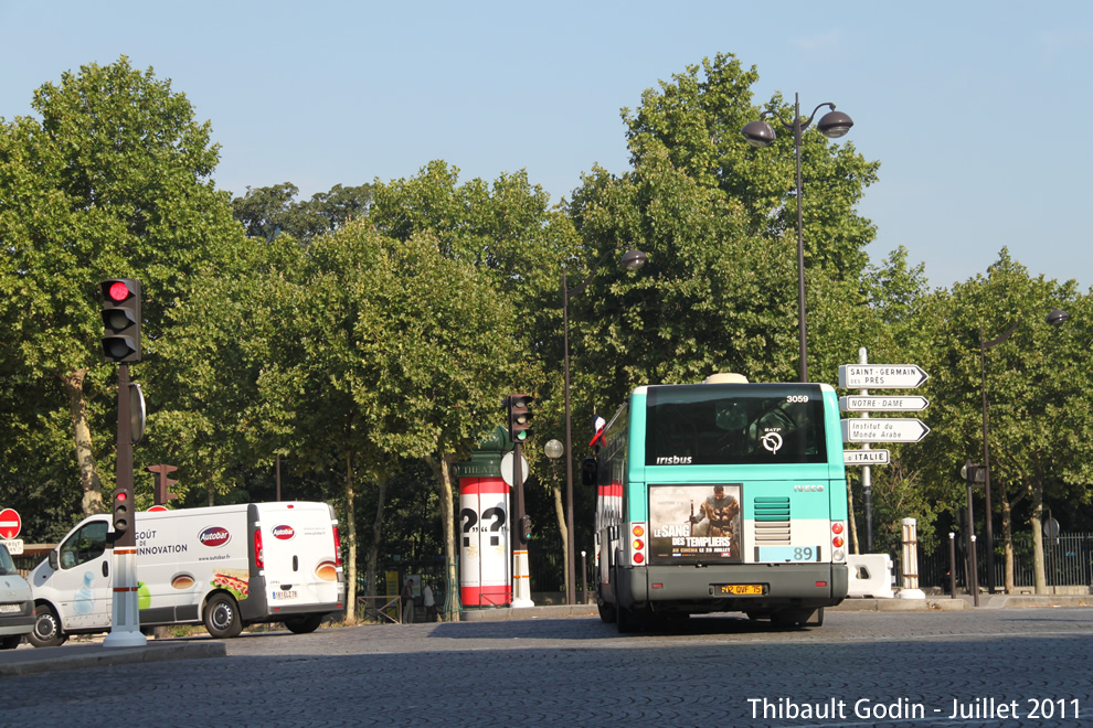 Bus 3059 (602 QVF 75) sur la ligne 89 (RATP) à Gare d'Austerlitz (Paris)