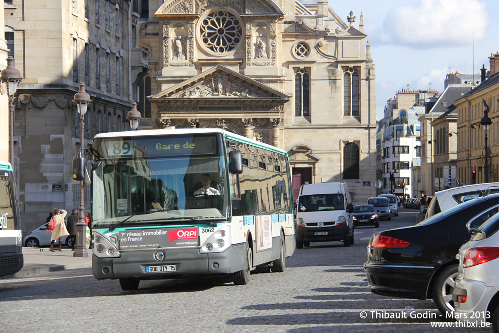 Bus 3062 (606 QTY 75) sur la ligne 89 (RATP) à Panthéon (Paris)