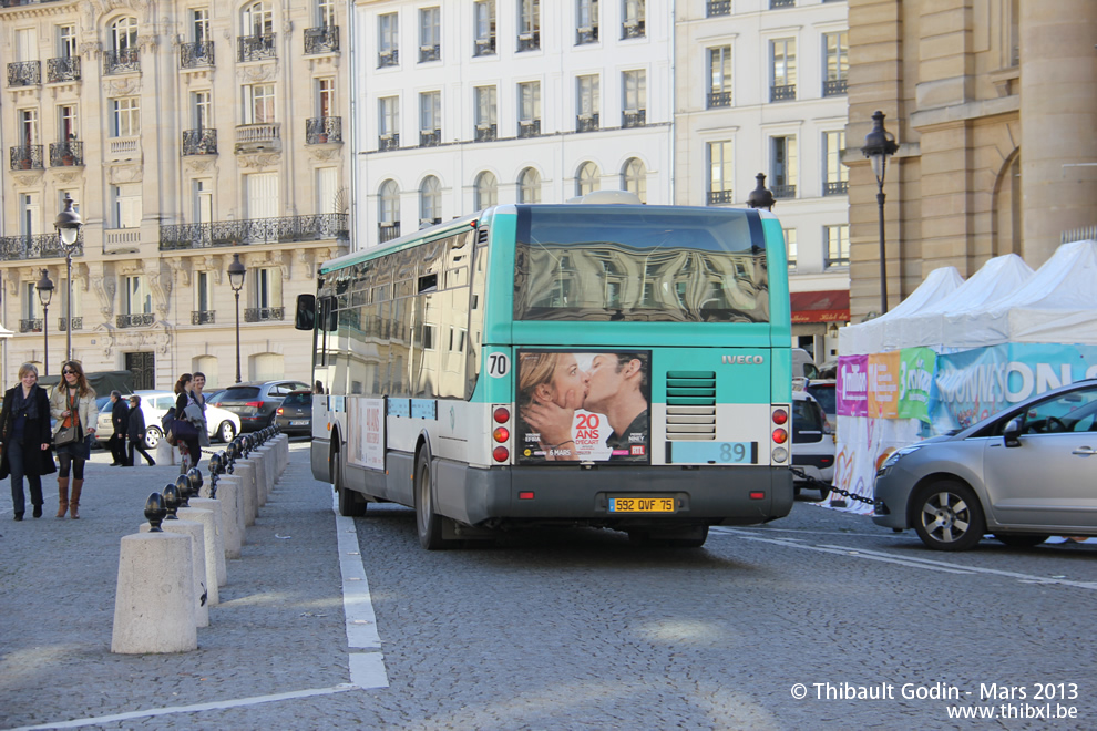 Bus 3073 (592 QVF 75) sur la ligne 89 (RATP) à Panthéon (Paris)