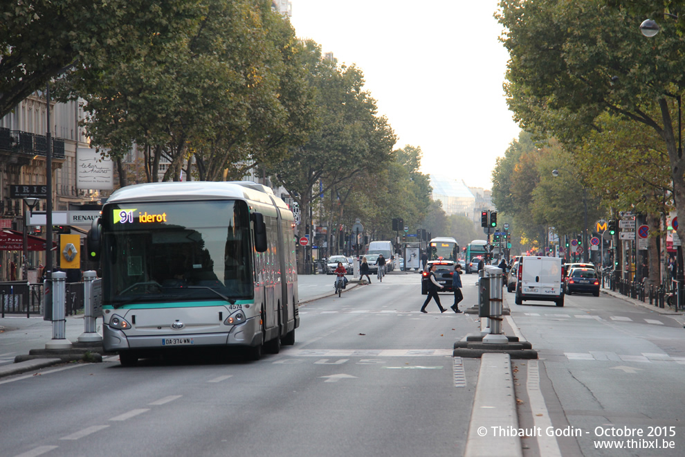 Bus 4574 (DA-374-WN) sur la ligne 91 (RATP) à Vavin (Paris)