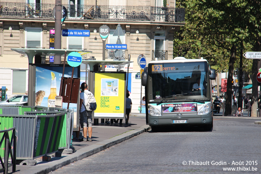 Bus 8801 (DB-927-GP) sur la ligne 92 (RATP) à Montparnasse - Bienvenüe (Paris)