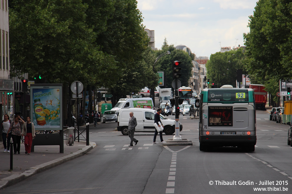 Bus 8783 (CZ-347-QK) sur la ligne 92 (RATP) à Porte de Champerret (Paris)