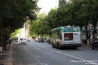 Bus 8802 (DB-912-HC) sur la ligne 92 (RATP) à Charles de Gaulle - Étoile (Paris)