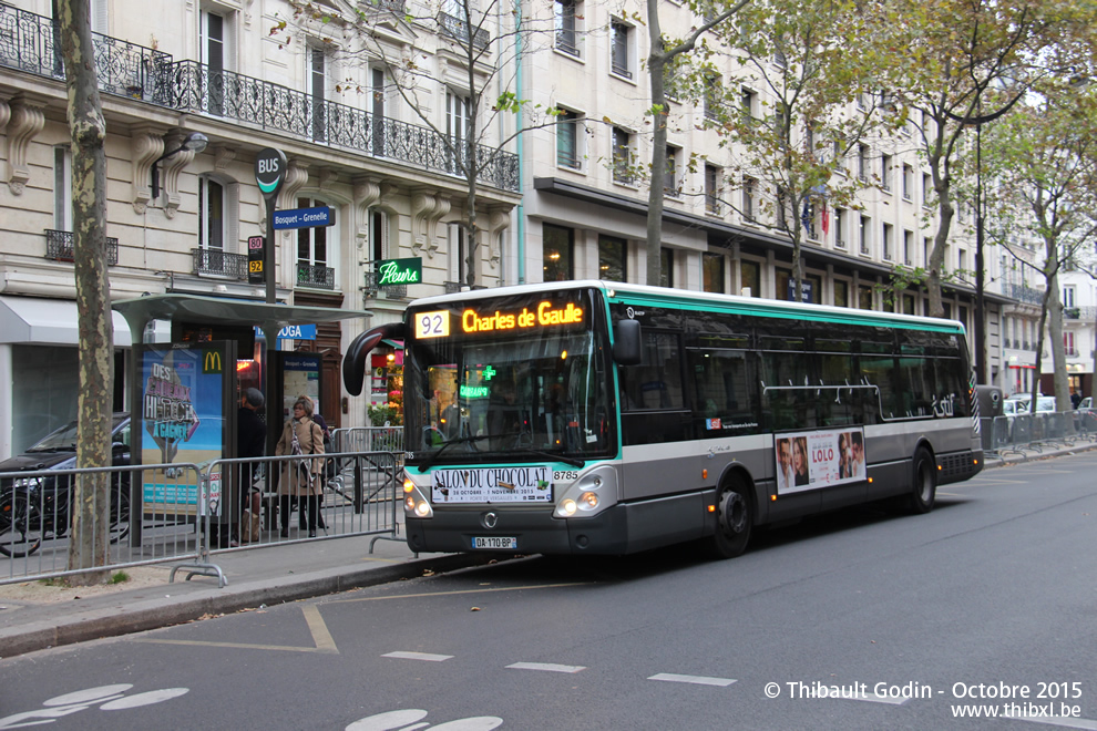 Bus 8795 (DA-072-FR) sur la ligne 92 (RATP) à École Militaire (Paris)