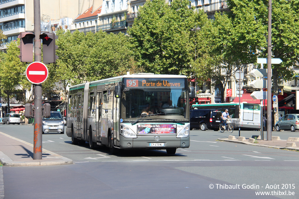 Bus 1676 (CY-479-NL) sur la ligne 95 (RATP) à Montparnasse - Bienvenüe (Paris)