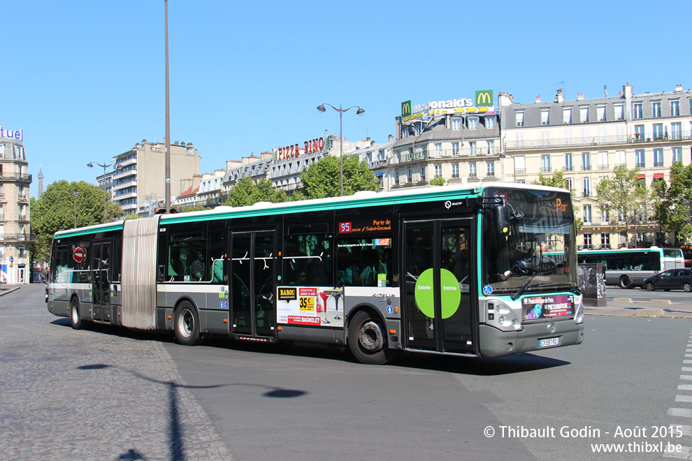 Bus 1661 (CY-587-RD) sur la ligne 95 (RATP) à Montparnasse - Bienvenüe (Paris)