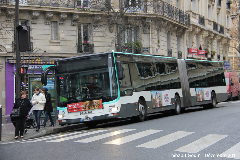 Bus 4726 (AT-420-MG) sur la ligne 95 (RATP) à Guy Môquet (Paris)