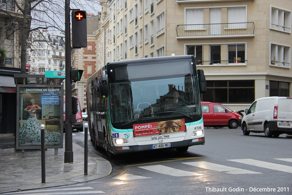 Bus 4726 (AT-420-MG) sur la ligne 95 (RATP) à Guy Môquet (Paris)