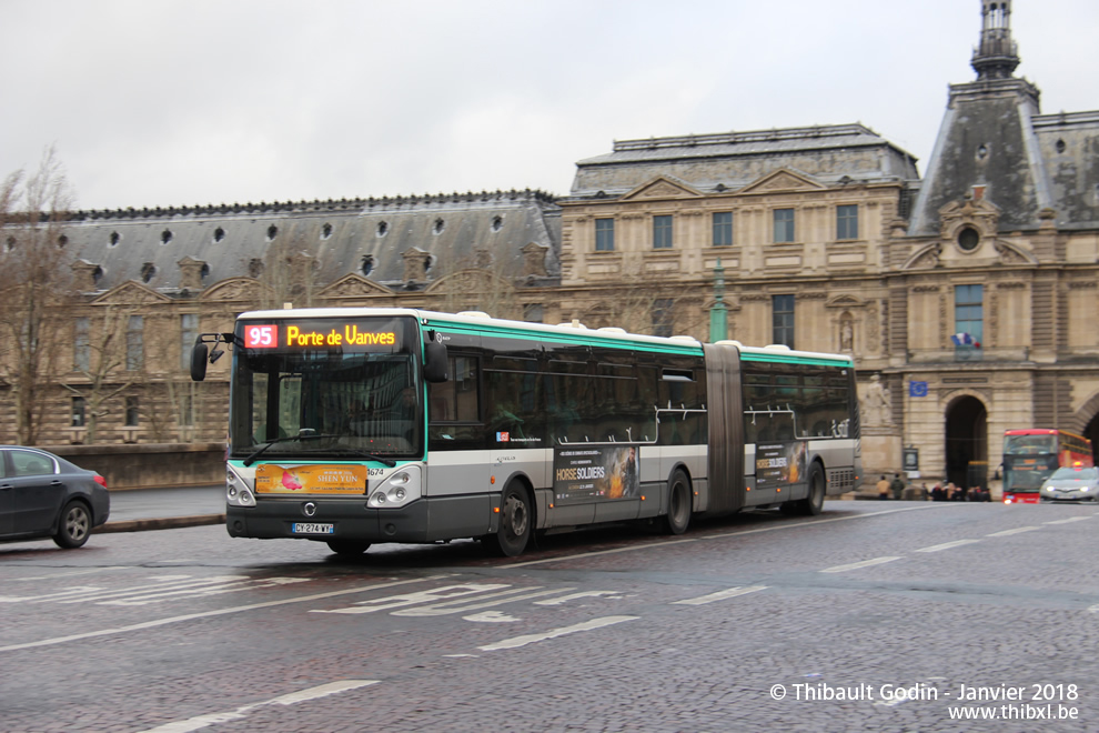 Bus 1674 (CY-274-WY) sur la ligne 95 (RATP) à Pont du Carrousel (Paris)