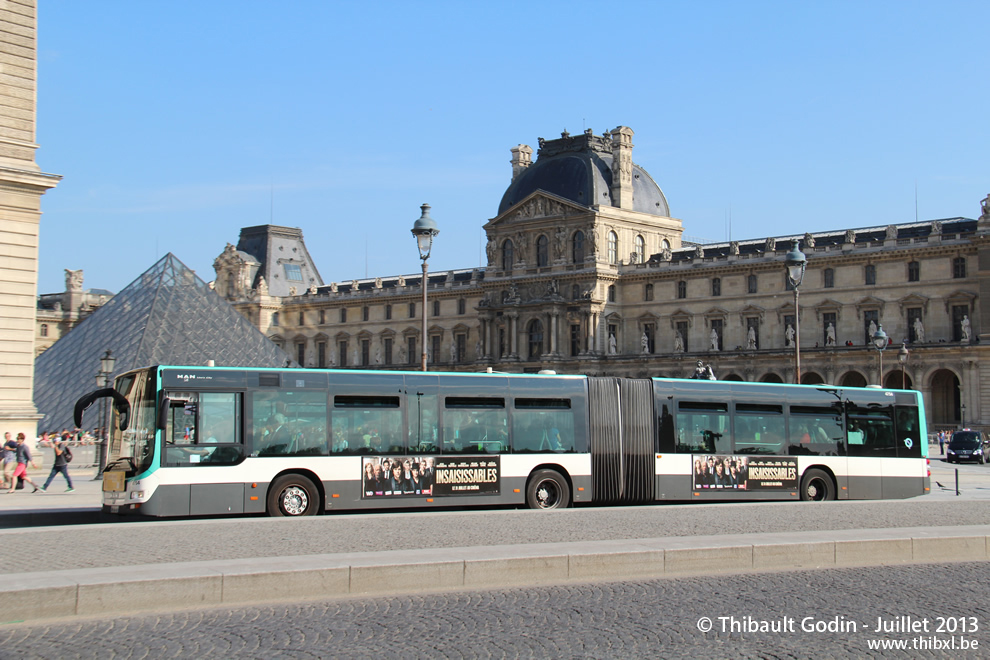 Bus 4754 (BN-143-DK) sur la ligne 95 (RATP) à Musée du Louvre (Paris)
