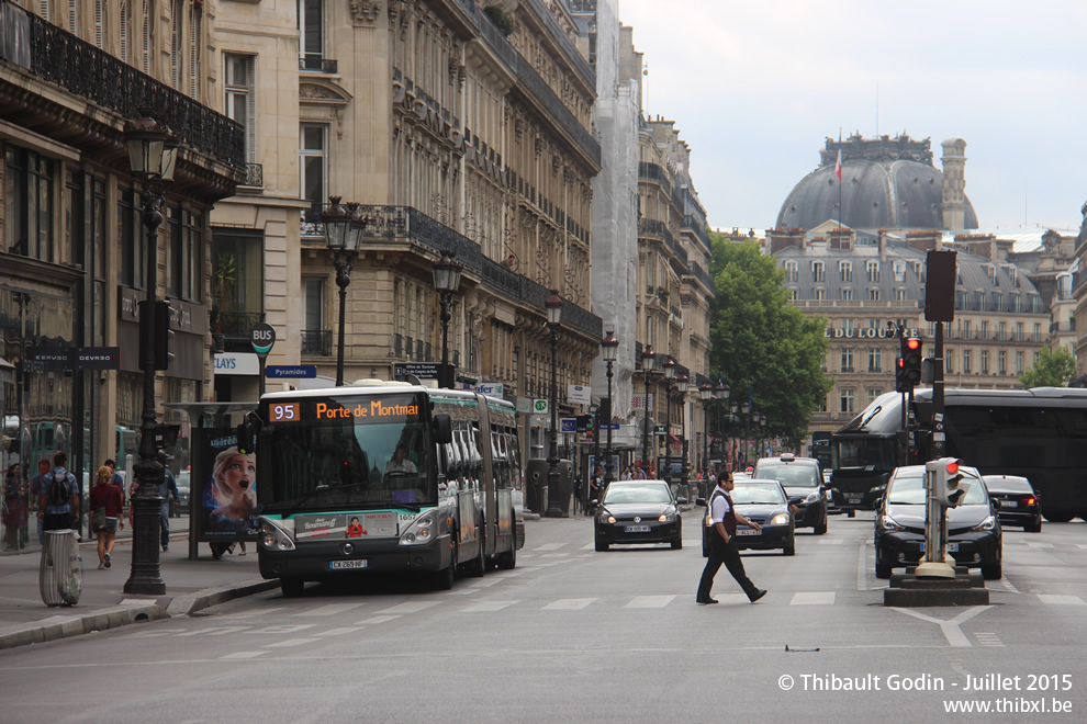 Bus 1657 (CX-269-HF) sur la ligne 95 (RATP) à Pyramides (Paris)