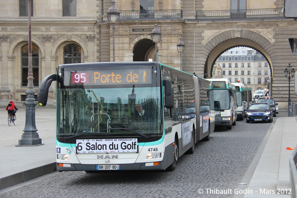 Bus 4748 (BN-207-BD) sur la ligne 95 (RATP) à Musée du Louvre (Paris)