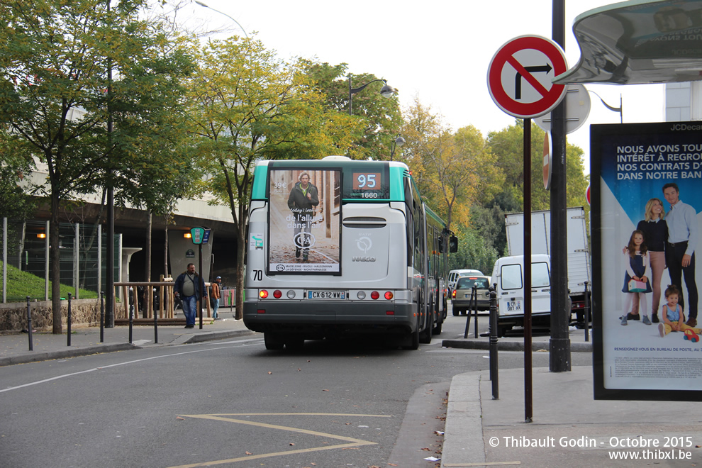 Bus 1660 (CX-612-WW) sur la ligne 95 (RATP) à Porte de Montmartre (Paris)