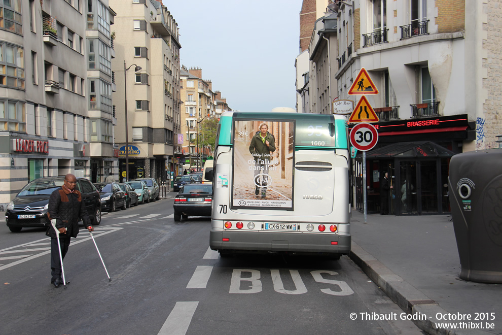 Bus 1660 (CX-612-WW) sur la ligne 95 (RATP) à Porte de Montmartre (Paris)