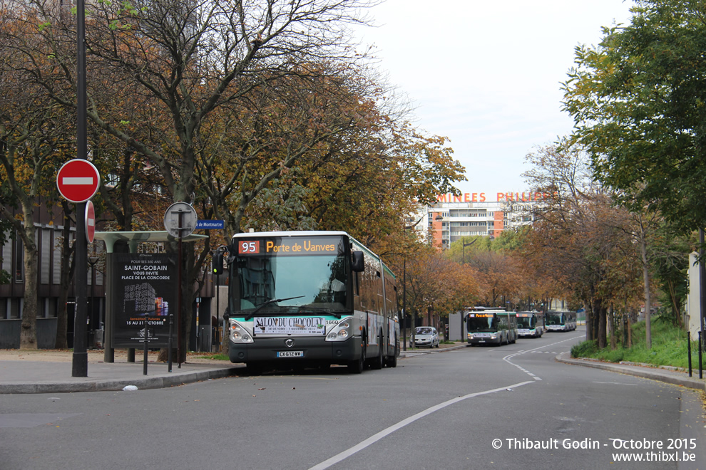 Bus 1660 (CX-612-WW) sur la ligne 95 (RATP) à Porte de Montmartre (Paris)