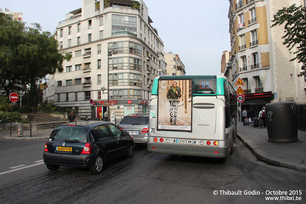 Bus 1660 (CX-612-WW) sur la ligne 95 (RATP) à Porte de Montmartre (Paris)