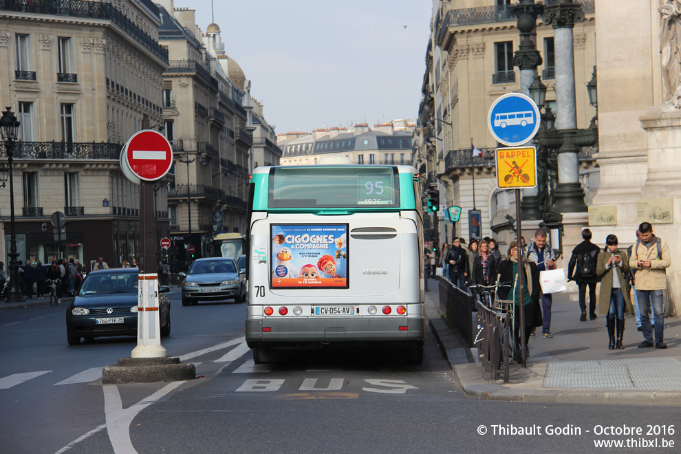 Bus 1676 (CY-479-NL) sur la ligne 95 (RATP) à Opéra (Paris)