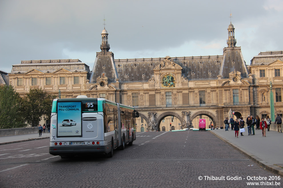 Bus 1653 (CX-107-DR) sur la ligne 95 (RATP) à Pont du Carrousel (Paris)