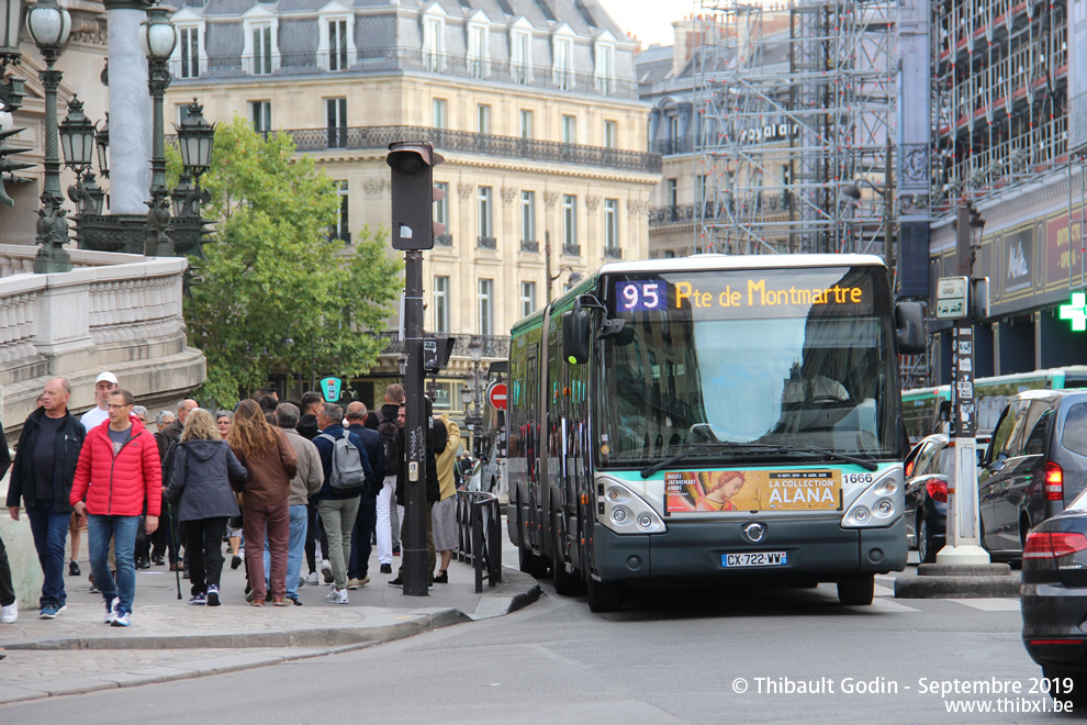 Bus 1666 (CX-722-WW) sur la ligne 95 (RATP) à Opéra (Paris)
