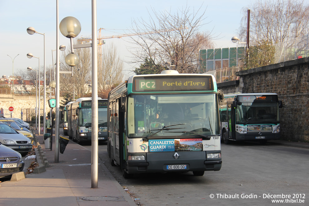 Bus 1501 sur la ligne 98 (PC2 - RATP) à Porte de la Villette (Paris)