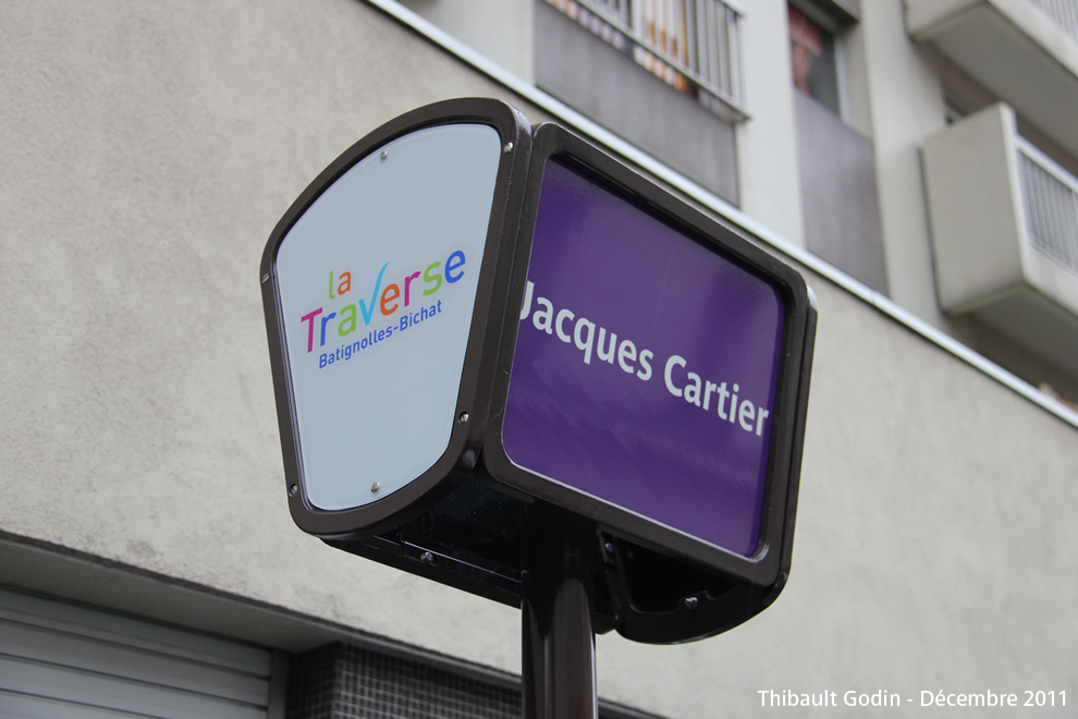 Station Jacques Quartier sur la ligne 518 (Traverse Batignolles-Bichat - RATP) à Paris