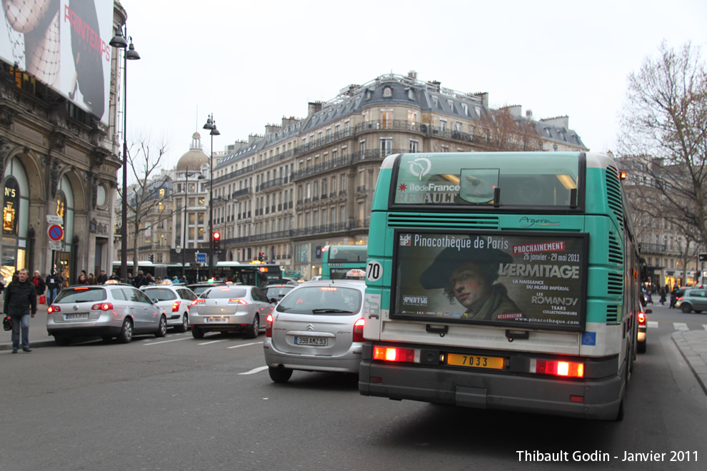 Bus 7033 sur la ligne 24 (RATP) à Havre - Caumartin (Paris)