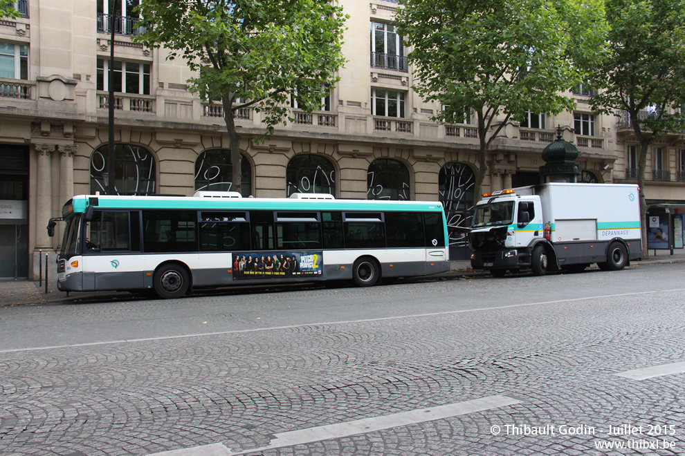 Bus 9364 (673 QYS 75) sur la ligne 83 (RATP) à Friedland (Paris)