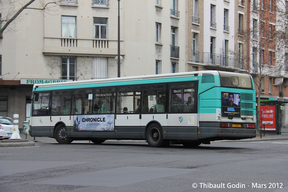 Bus 2686 sur la ligne 165 (RATP) à Porte de Champerret (Paris)