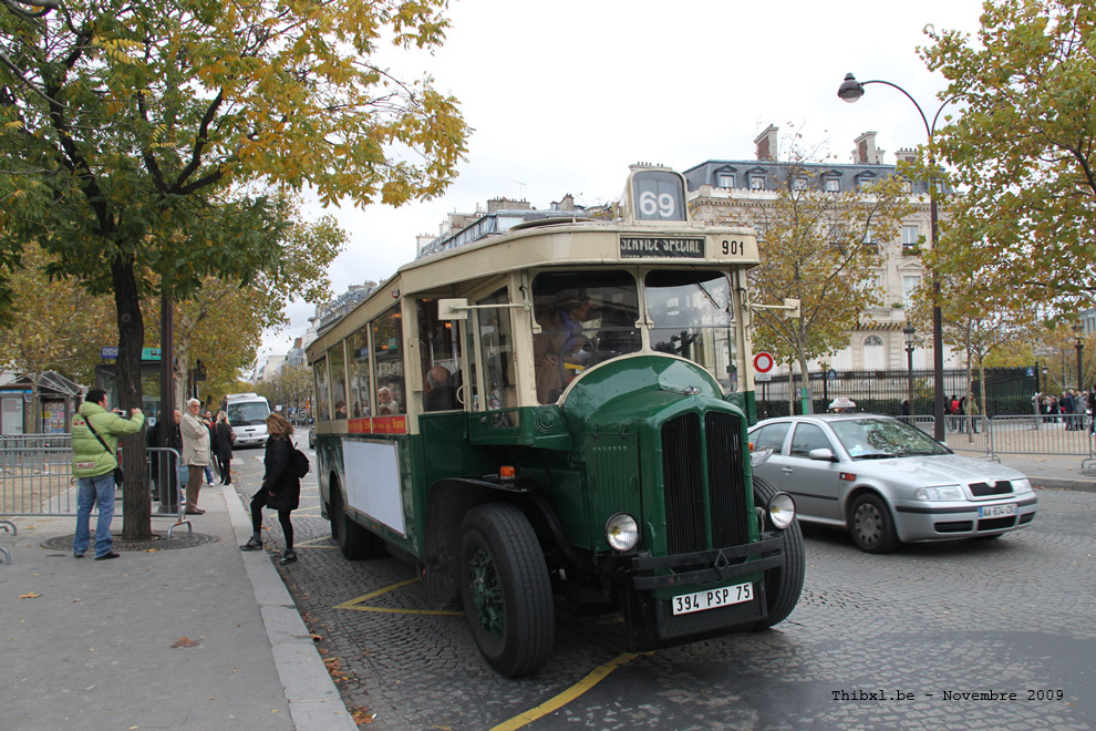 Bus 901 (394 PSP 75) à Charles de Gaulle - Étoile (Paris)