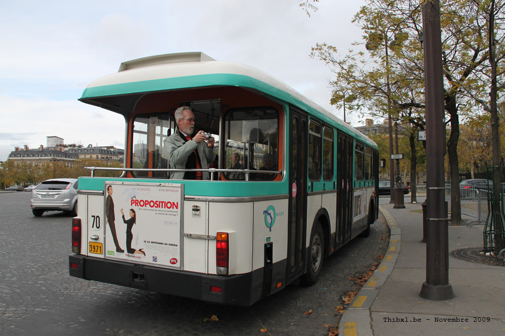 Bus 3971 à Charles de Gaulle - Étoile (Paris)