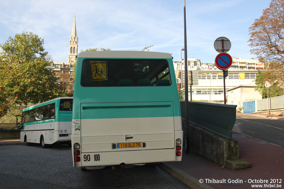Bus 925 (119 QLG 75) à Saint-Cloud