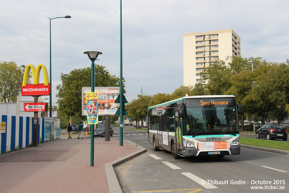 Bus 8815 (DR-093-VN) à Asnières-sur-Seine