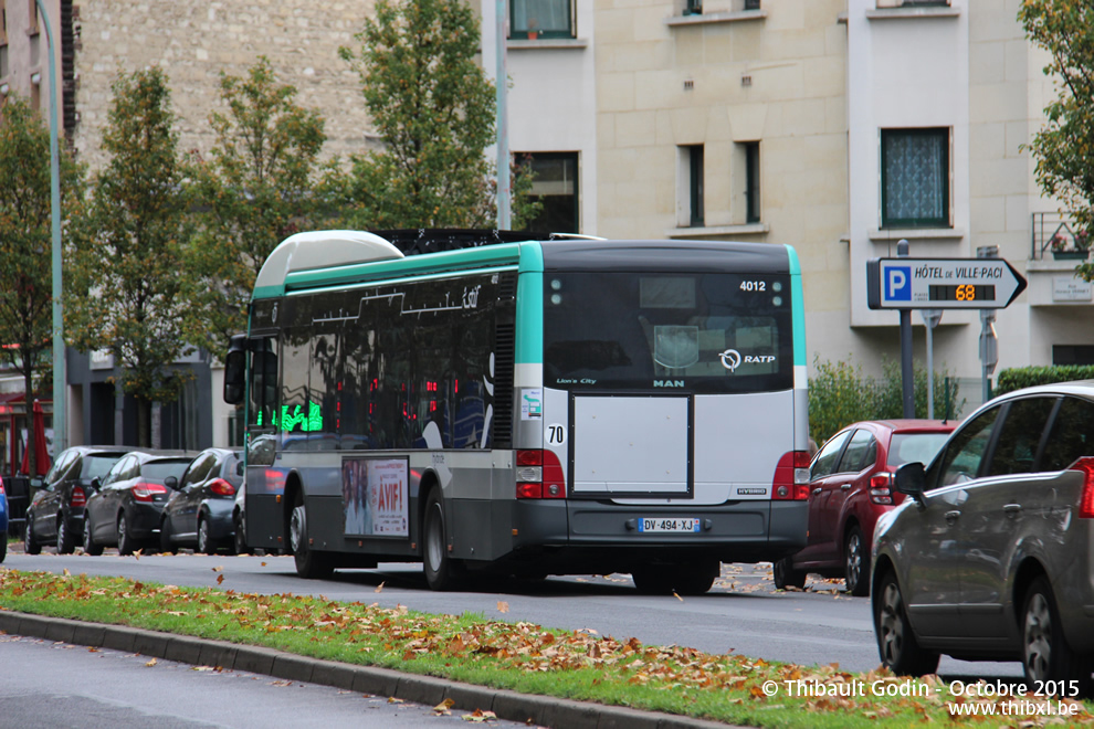 Bus 4012 (DV-494-XJ) sur la ligne 323 (RATP) à Issy-les-Moulineaux