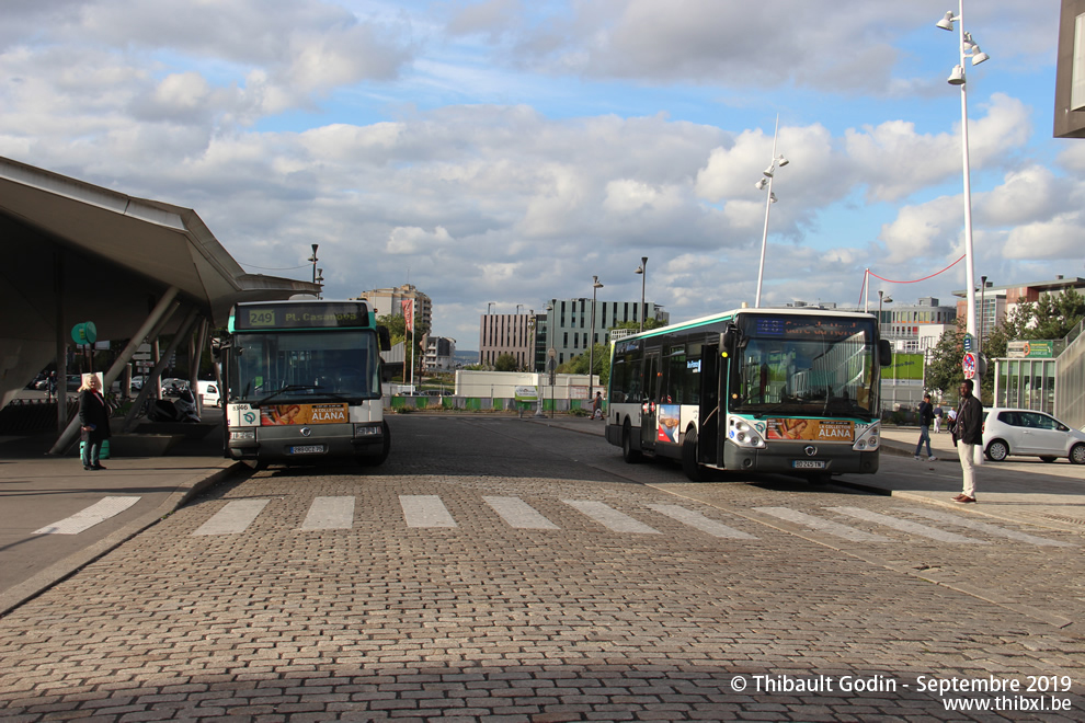 Bus 8346 (289 QCZ 75) et 5172 (BD-245-TN) à Porte des Lilas (Paris)