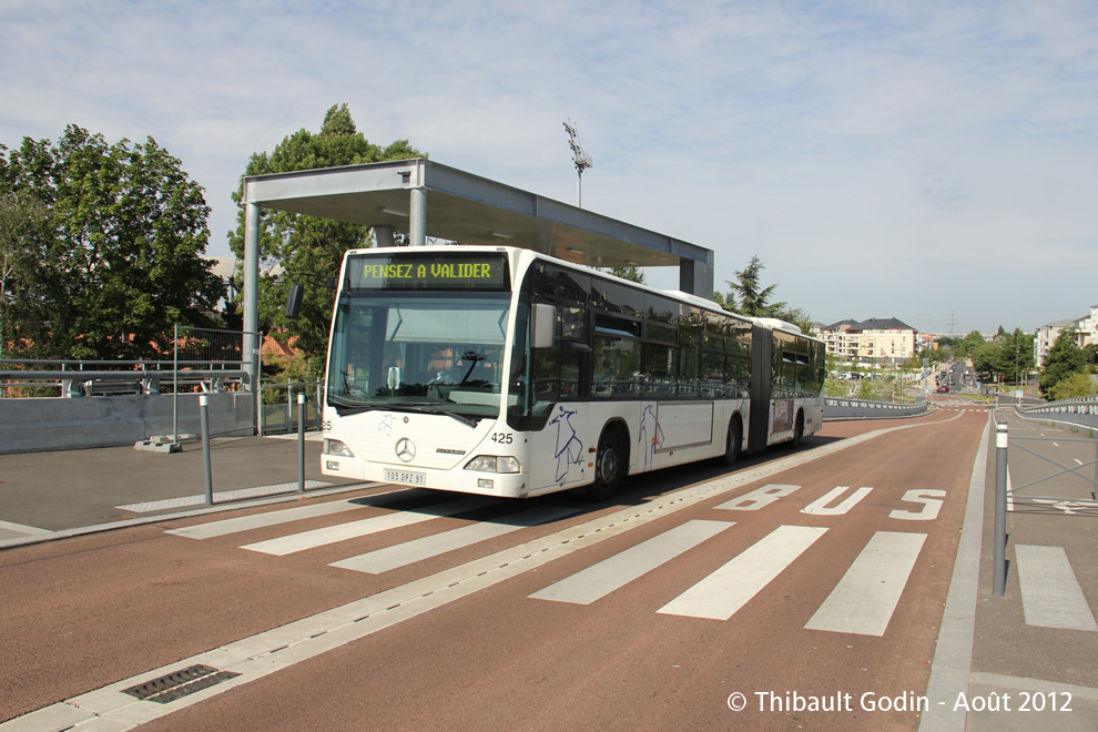 Bus 425 (105 DPZ 91) sur la ligne K (STRAV) à Créteil