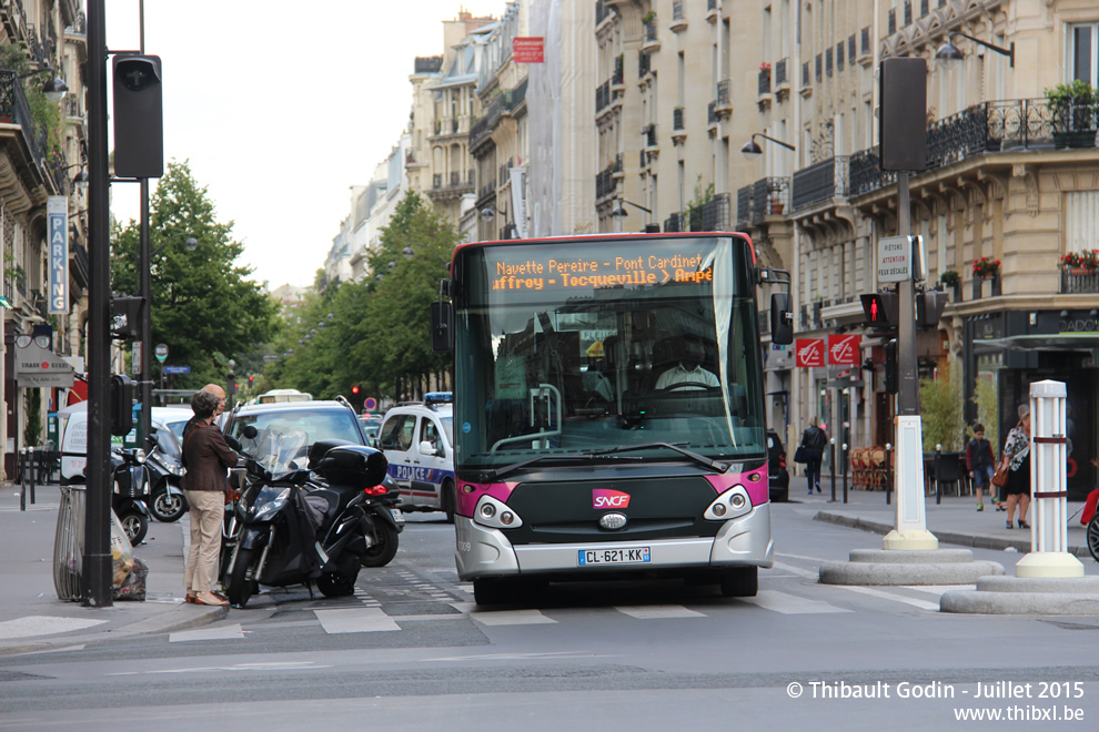 Bus 87009 (CL-621-KK) sur la navette Pereire-Pont Cardinet (Transilien) à Malesherbes (Paris)