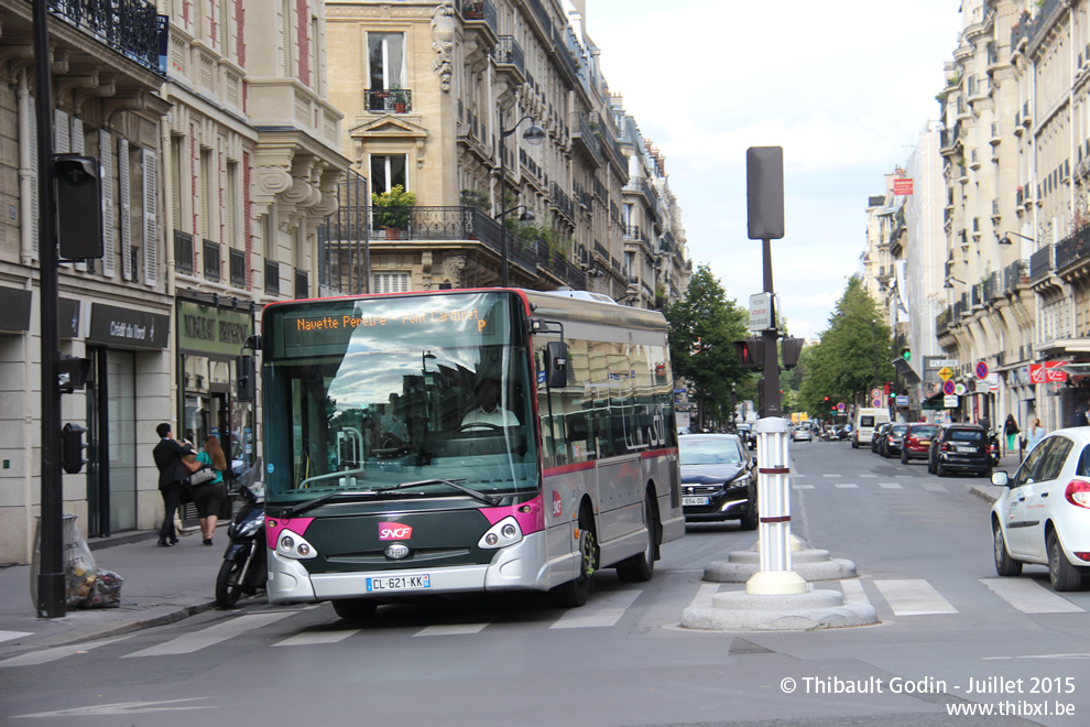 Bus 87009 (CL-621-KK) sur la navette Pereire-Pont Cardinet (Transilien) à Malesherbes (Paris)
